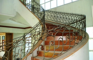 Cầu thang sắt nghệ thuật Vincome MDSVC2